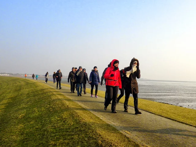 Auf dem Deich Norderney erkunden